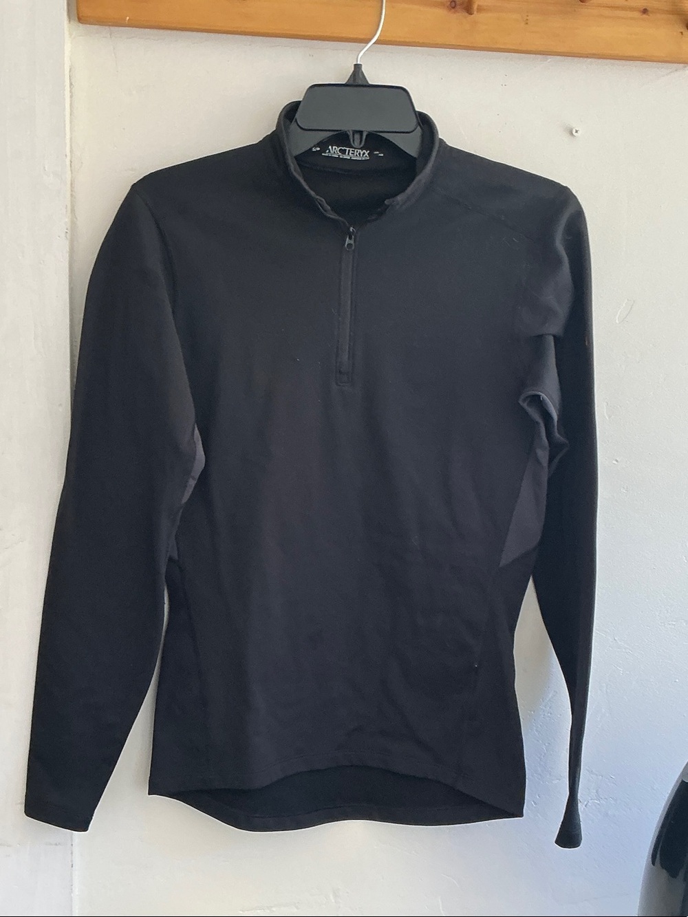 Arc'teryx Men's Black Quarter-Zip Technical Pullover